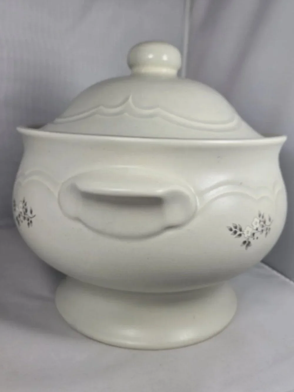 Vintage Pfaltzgraff USA Heirloom Soup Tureen 160 3.5 Qt Stoneware Floral w/ Lid